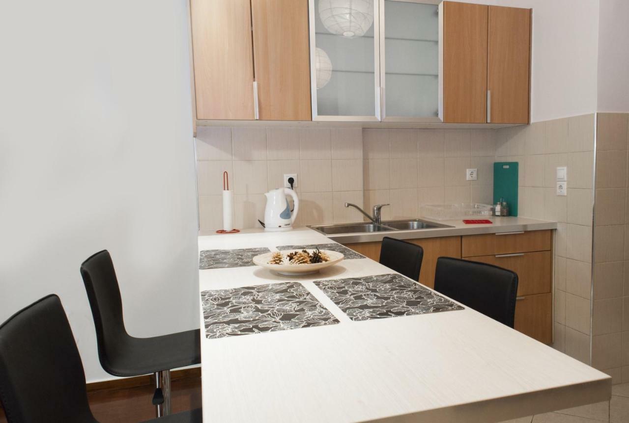 Modern Apartment, Excellent And Vibrant Location!! Athen Eksteriør bilde